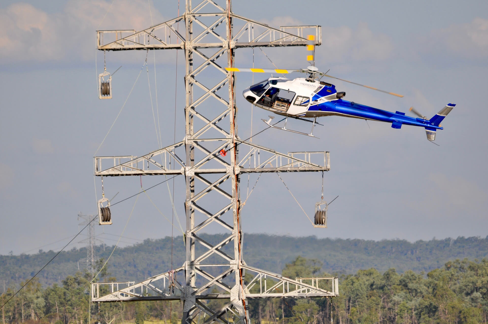 stringing powerline helicopter helicopters meridianhelicopters insulator