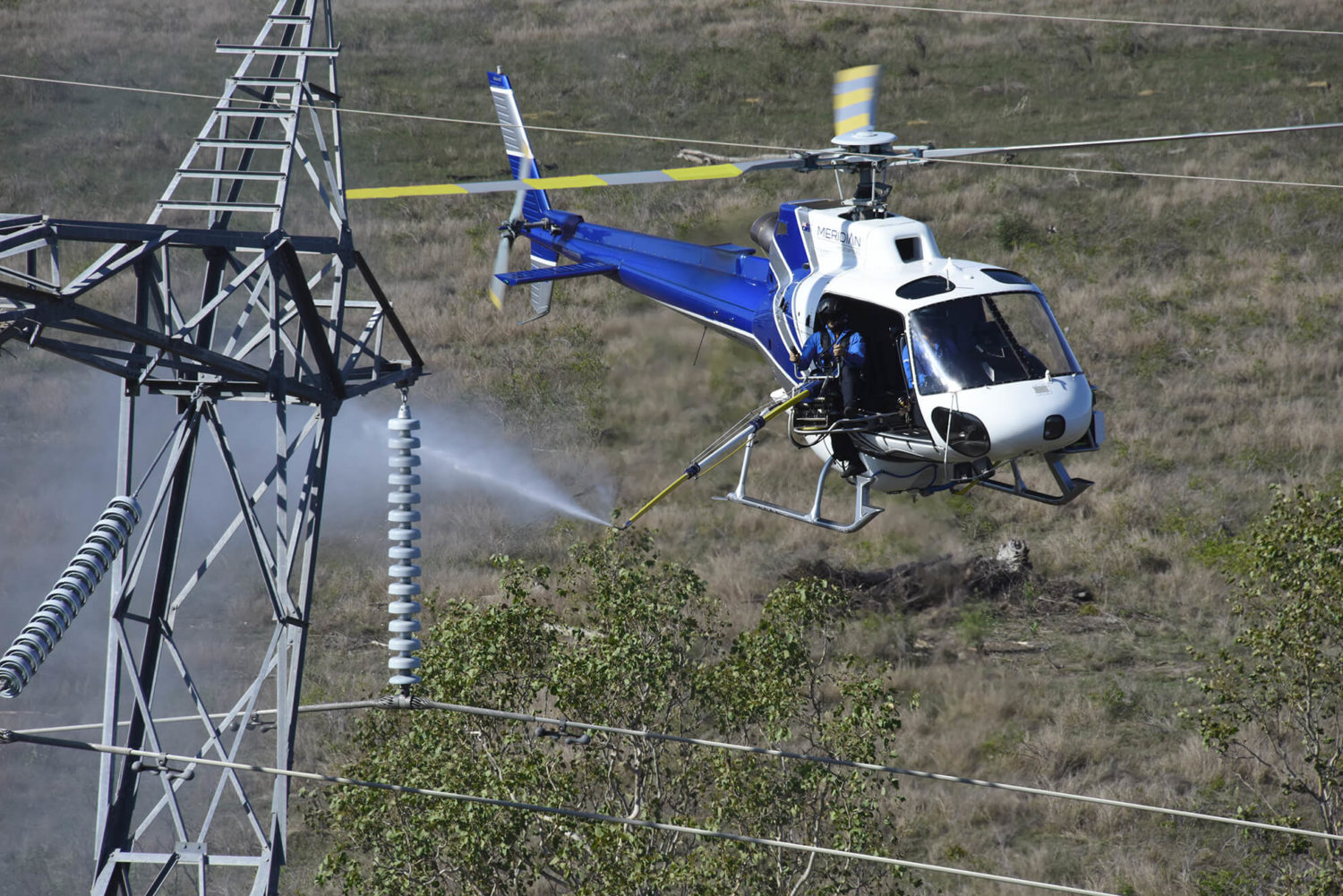 Washing Pic Red Yellow Blade Meridian Helicopters Aerial Platform